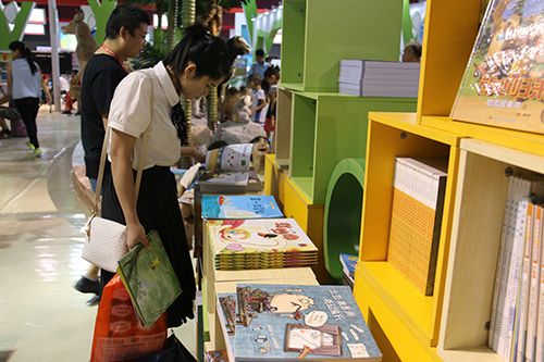 【行业资讯】探秘南国书香节 儿童绘本区成“香馍馍”